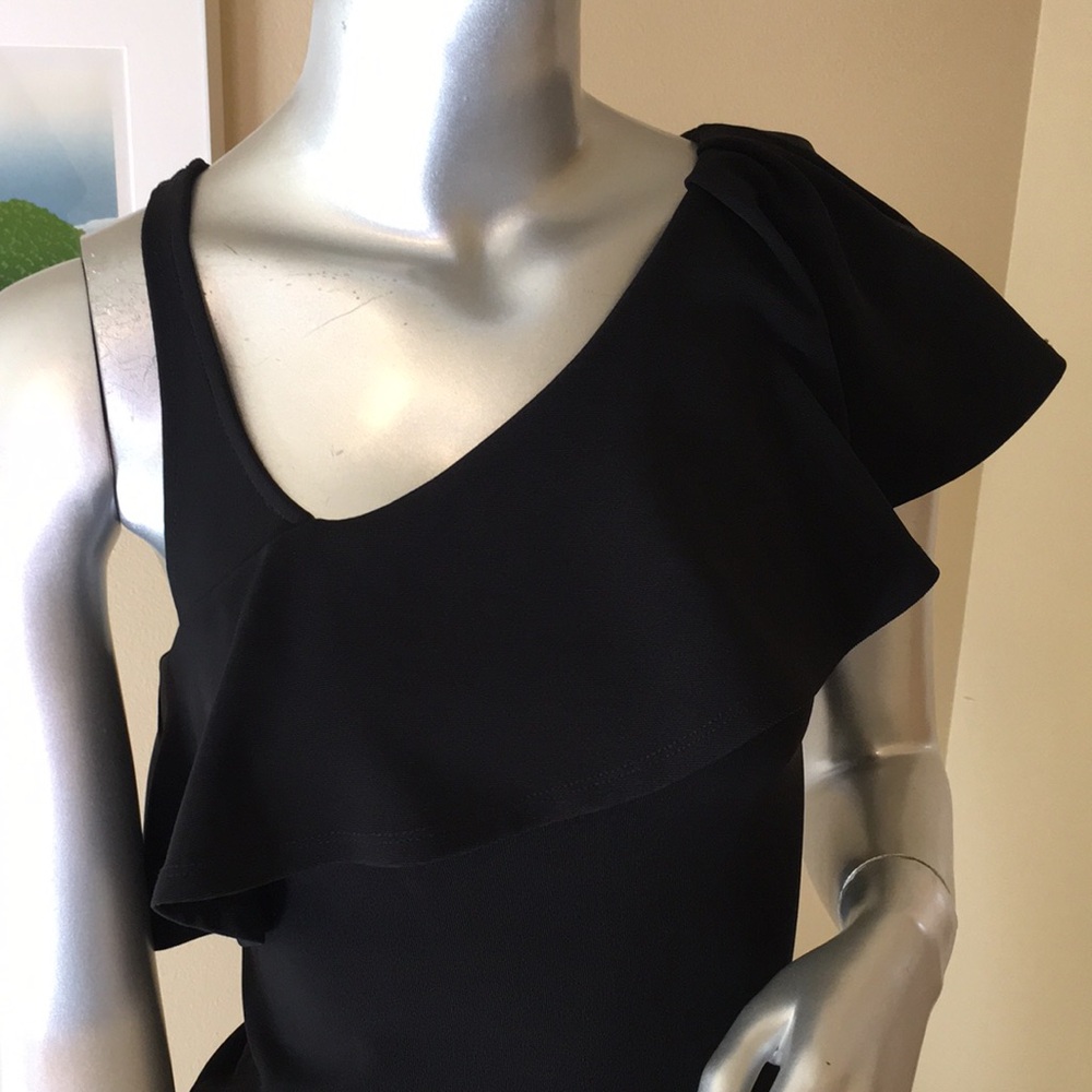 LEITH | Solid Black Ruffle Top - Picture 4 of 11